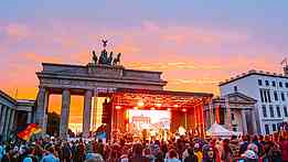 Europe must be saved! Europe must be saved!