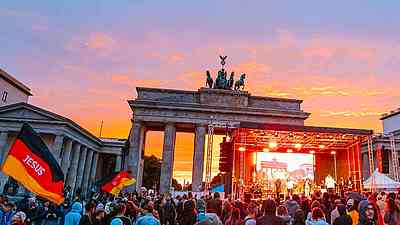 Europe must be saved! Europe must be saved!